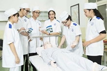 Sang Đức làm điều dưỡng với thu nhập hấp dẫn
