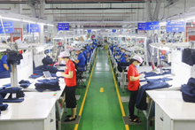 Công nhân tăng ca mấy giờ mỗi ngày để có lương 10 triệu đồng