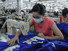 Nghỉ việc vì lý do thay đổi cơ cấu, người lao động được hưởng quyền lợi gì