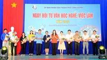 Tổ chức Ngày hội tư vấn học nghề, việc làm ở TP Long Xuyên năm 2023