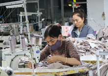 Hậu quả khi công nhân có thu nhập cao gấp đôi lương trên hợp đồng